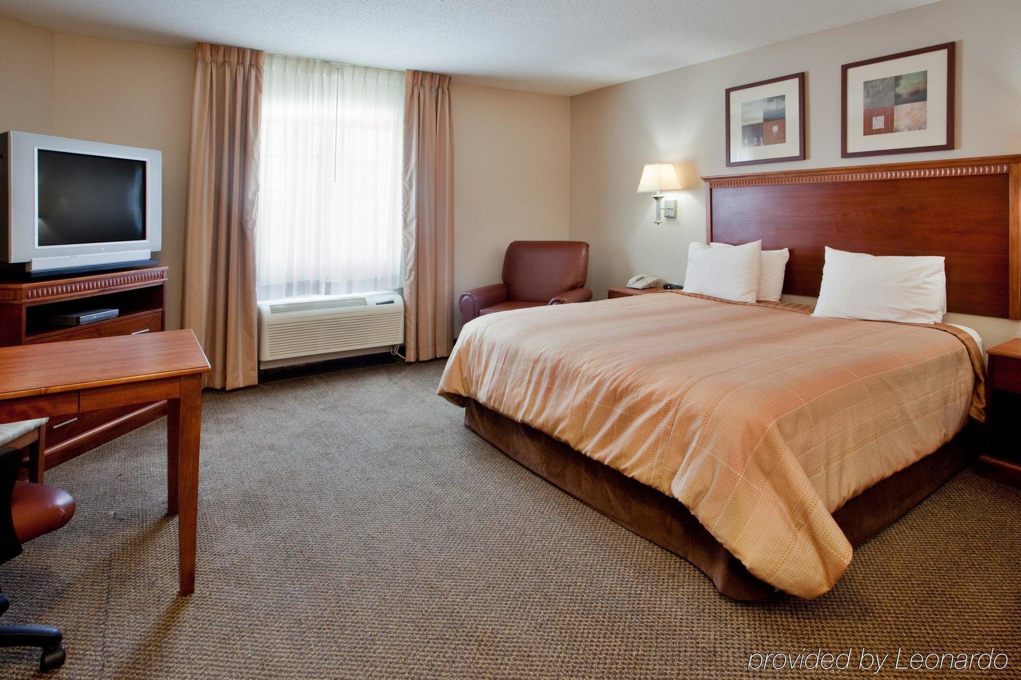 Candlewood Suites Virginia Beach Town Center, An Ihg Hotel Room photo